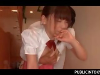 Lusty tenåring jap servitrise knulling hardt pikk bak den